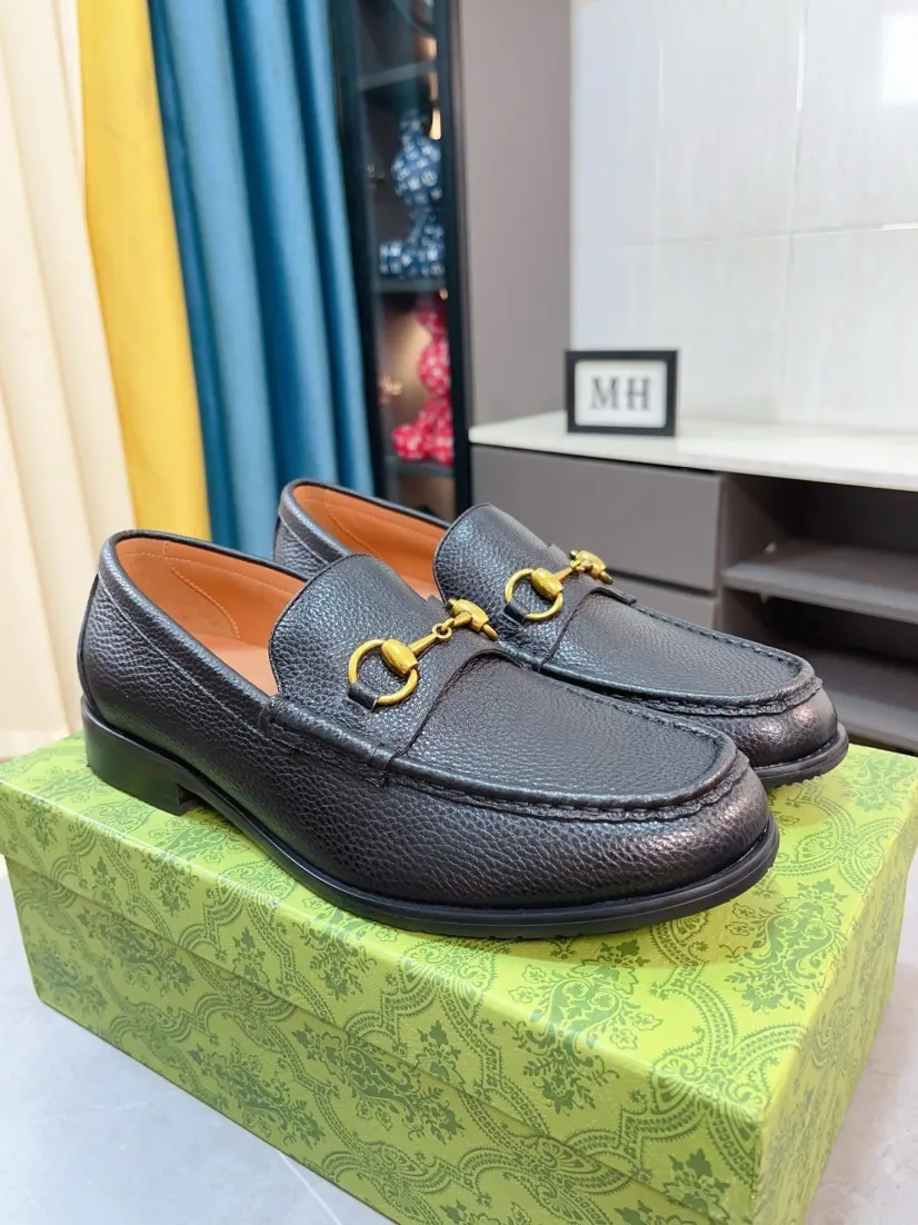 Men's shoes 💰500🌹🌹Niuli [GUCCI Gucci] A new style of formal men's leather shoes is coming~ The original quality upper is made of patent leather imported from Italy, the leather is soft and delicate, comfortable and soft first-layer cowhide lining, rubber wear-resistant outsole, the shoe shape is dignified and domineering, and the luxury charm cannot be concealed! The natural and free nouveau riche leads the trend. Code number: 38-44